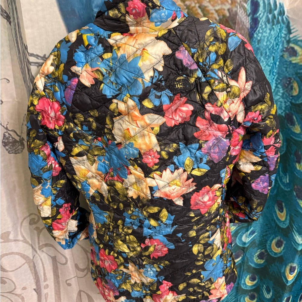 Preowned The North Face Floral Thermoball The Stow S/P - Reduced & Great Price - Picture 4 of 11
